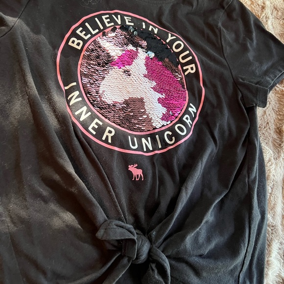 Abercrombie & Fitch Kids T-Shirt.. Black 🖤w/ Sequins.. Size 7/8 - Picture 3 of 4